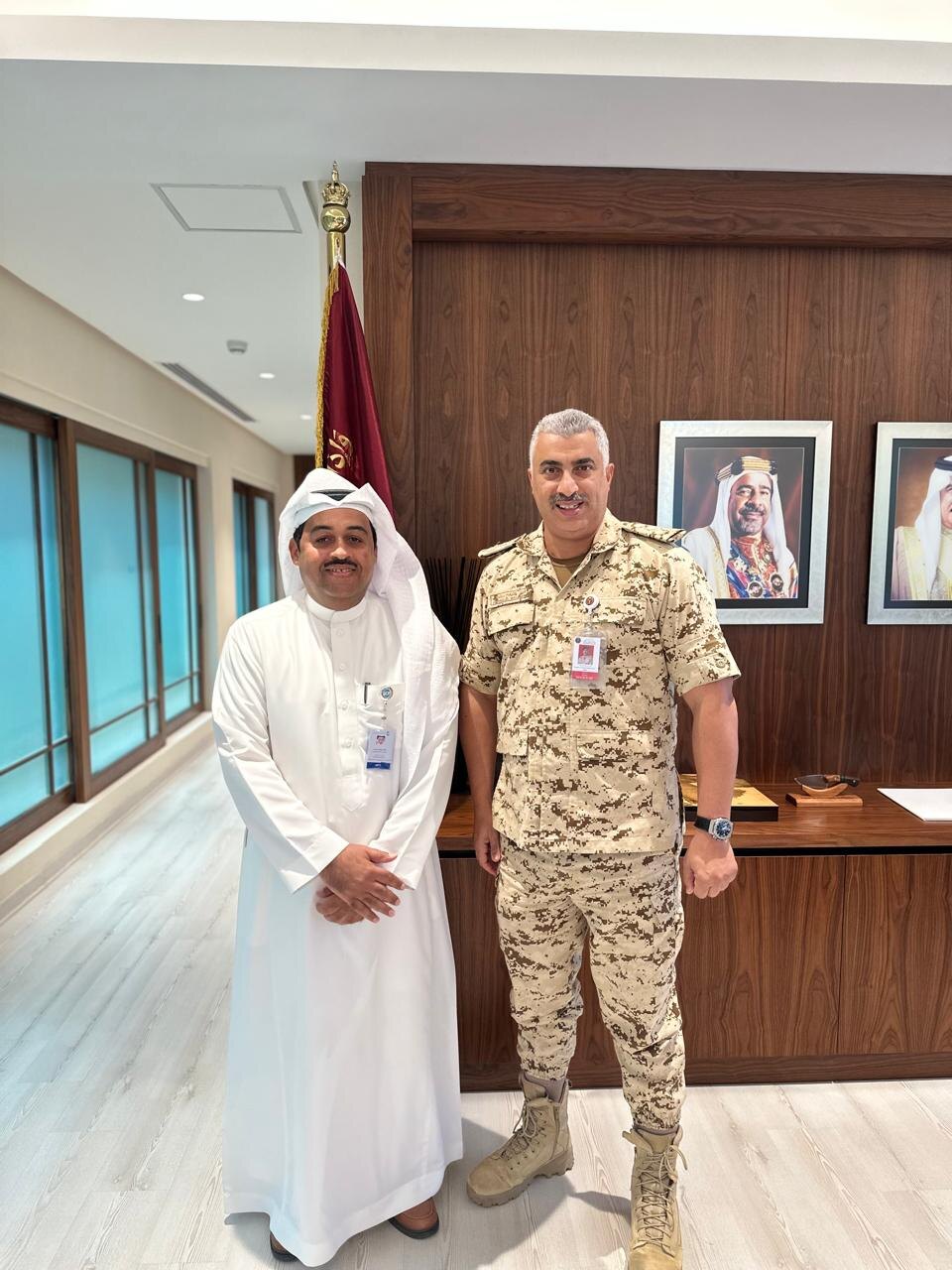 خالد الجندان مع سمو الشيخ العميد الطبيب فهد بن خليفة آل خليفة في مملكة البحرين