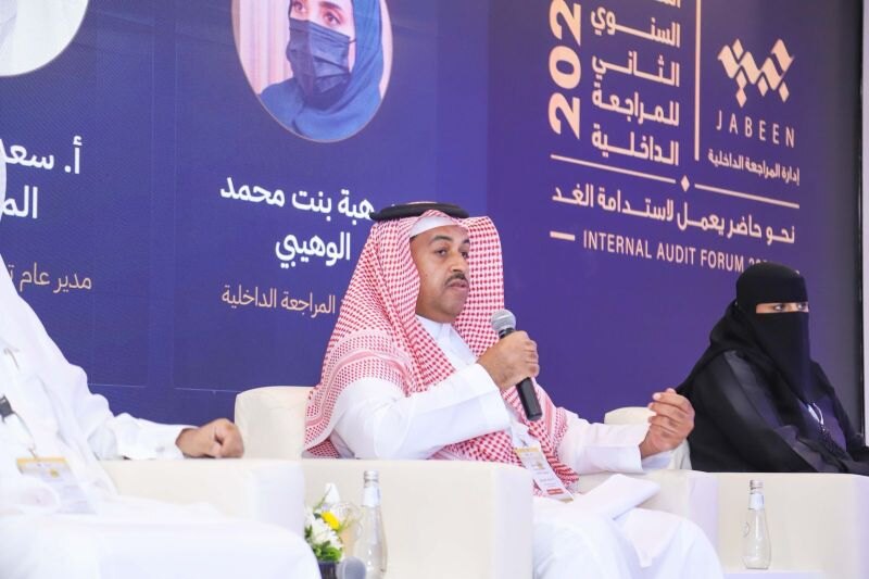 خالد الجندان متحدثًا في الملتقى السنوي الثاني للمراجعة الداخلية بالجبيل
